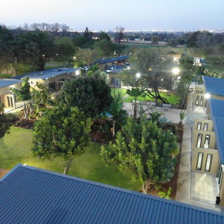 Manor Hills Guest Lodge Rustenburg Extérieur photo
