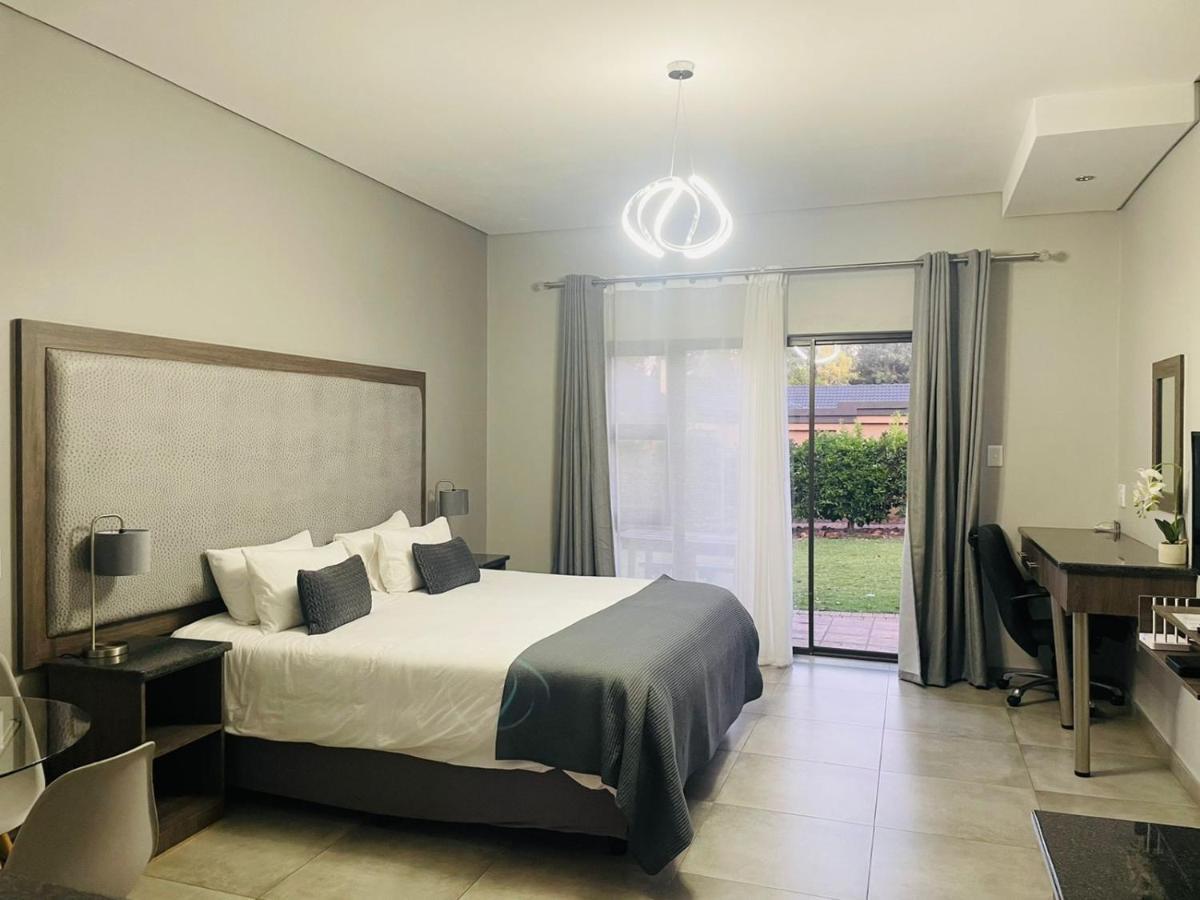 Manor Hills Guest Lodge Rustenburg Extérieur photo