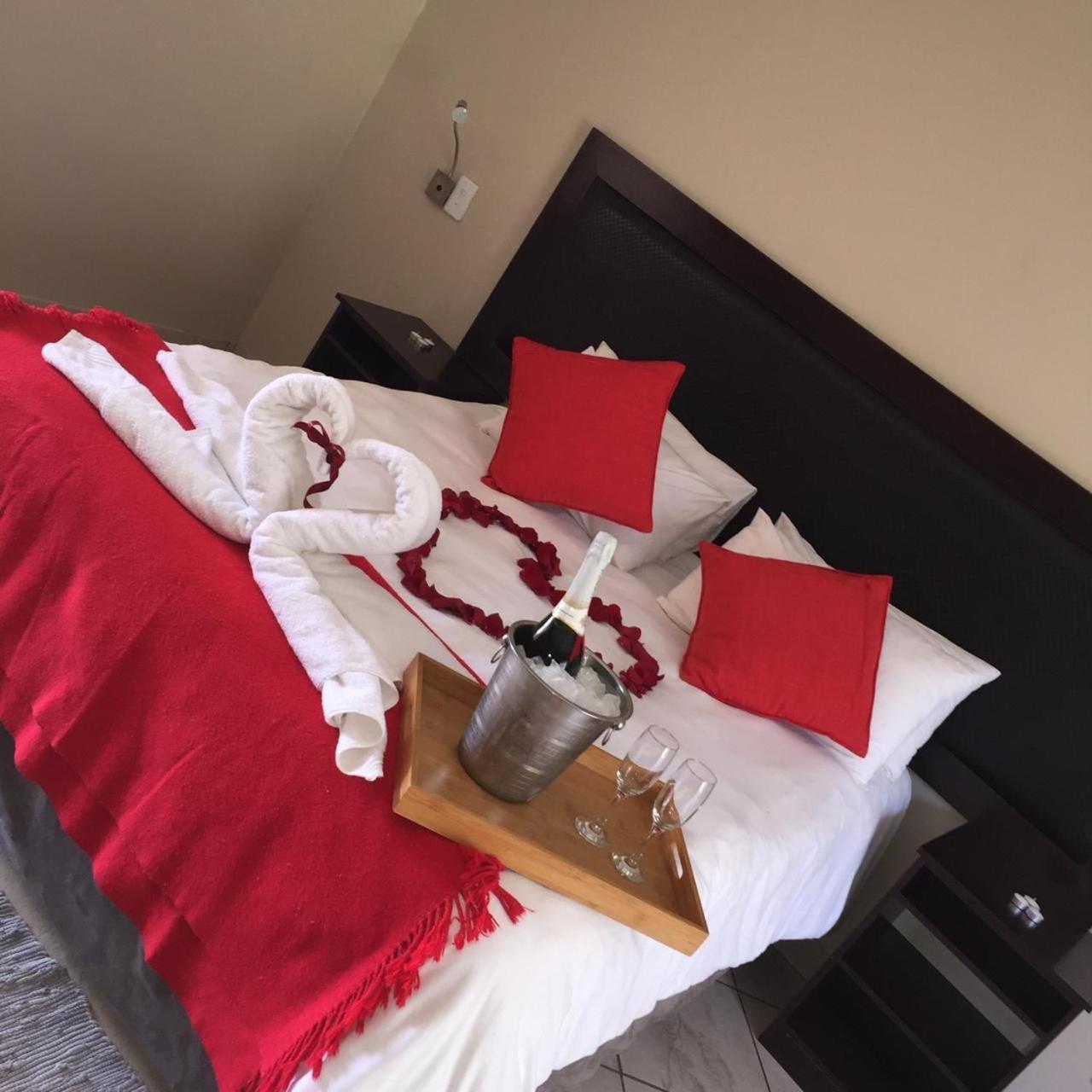 Manor Hills Guest Lodge Rustenburg Extérieur photo