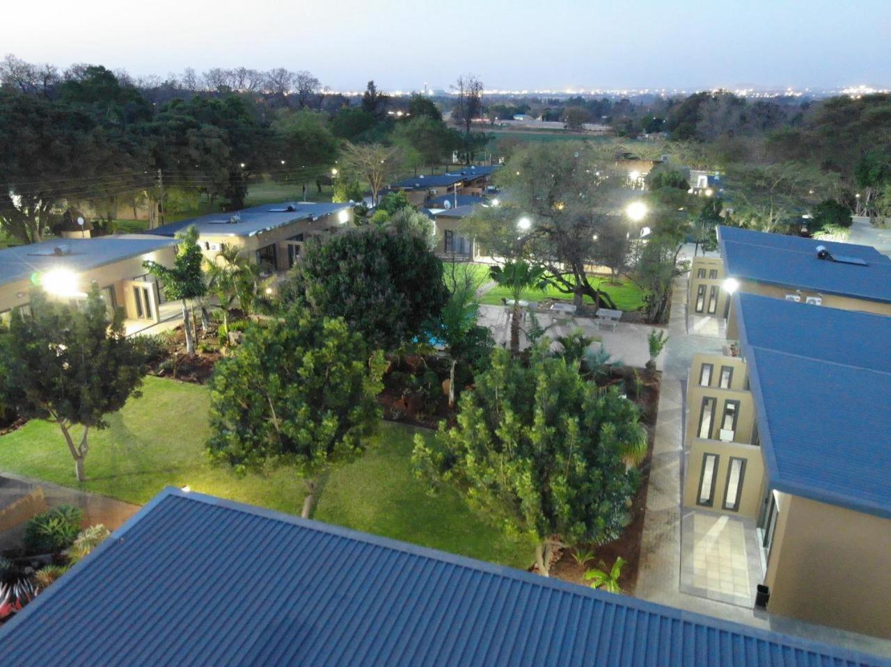 Manor Hills Guest Lodge Rustenburg Extérieur photo