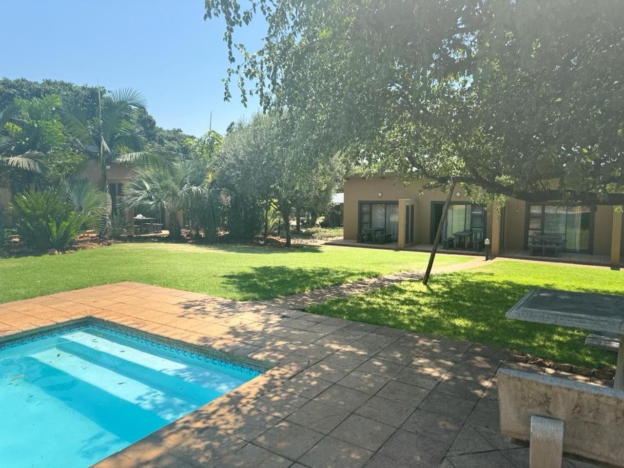 Manor Hills Guest Lodge Rustenburg Extérieur photo