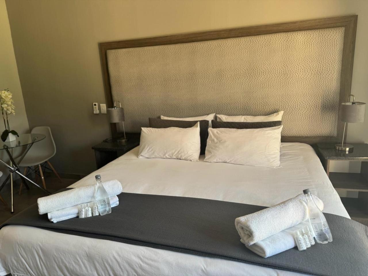 Manor Hills Guest Lodge Rustenburg Extérieur photo