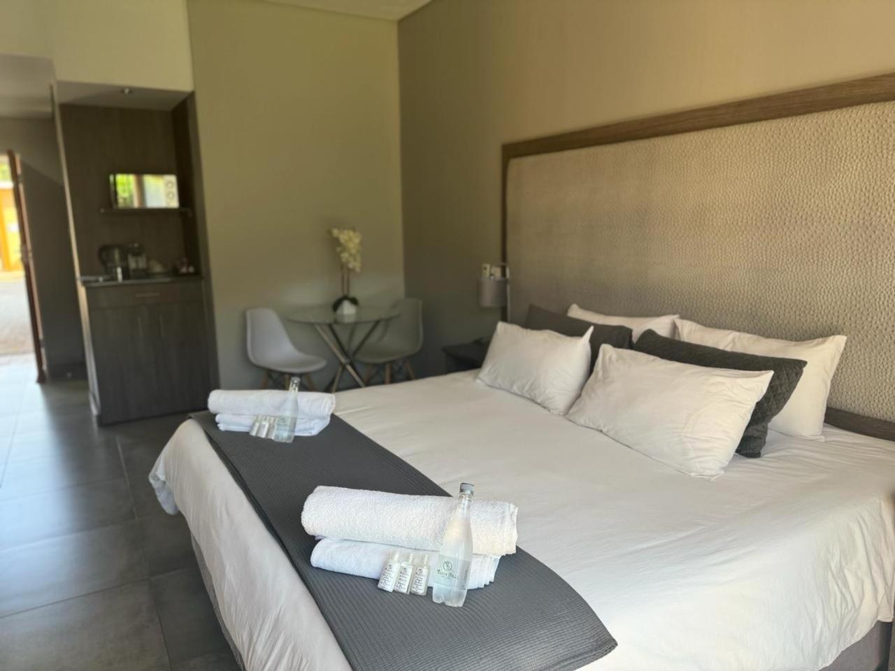 Manor Hills Guest Lodge Rustenburg Extérieur photo