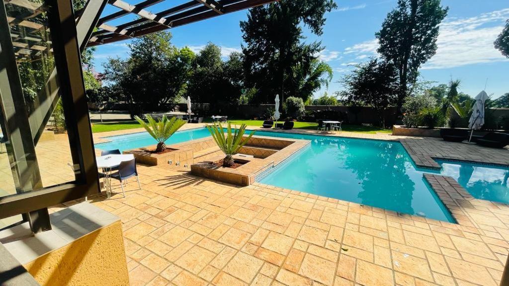 Manor Hills Guest Lodge Rustenburg Extérieur photo
