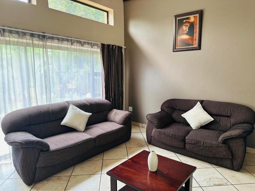 Manor Hills Guest Lodge Rustenburg Extérieur photo