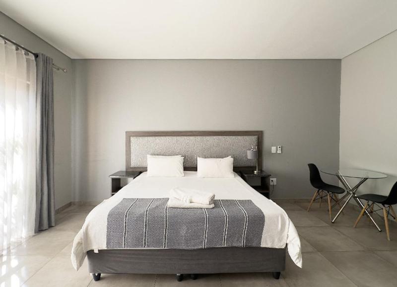 Manor Hills Guest Lodge Rustenburg Extérieur photo