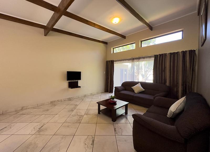 Manor Hills Guest Lodge Rustenburg Extérieur photo