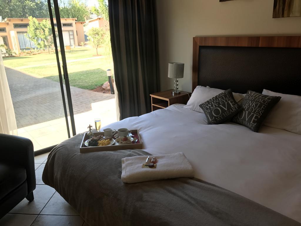 Manor Hills Guest Lodge Rustenburg Extérieur photo